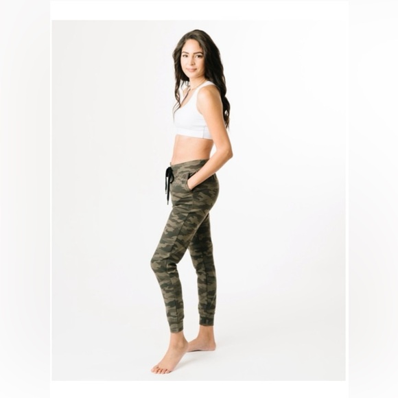 Zia, Green Camo Unwind Joggers - Picture 3 of 9
